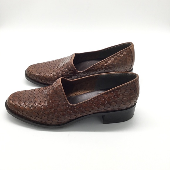 Nine West Brown Basket Weave Slip Ons SIze 8.5 M - Picture 2 of 4